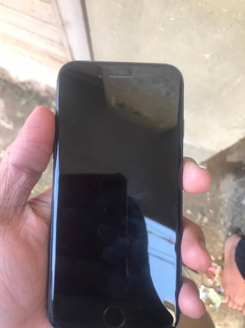 Apple iPhone 8 3