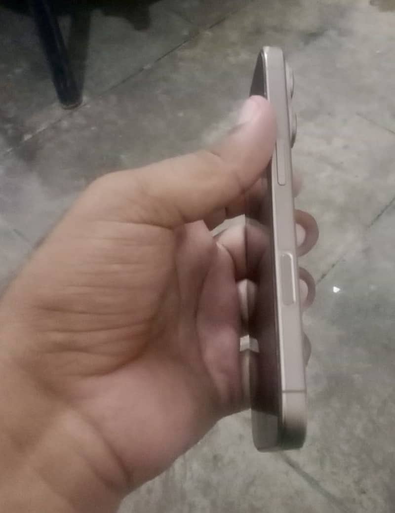 Apple iPhone 16 Pro jv 4