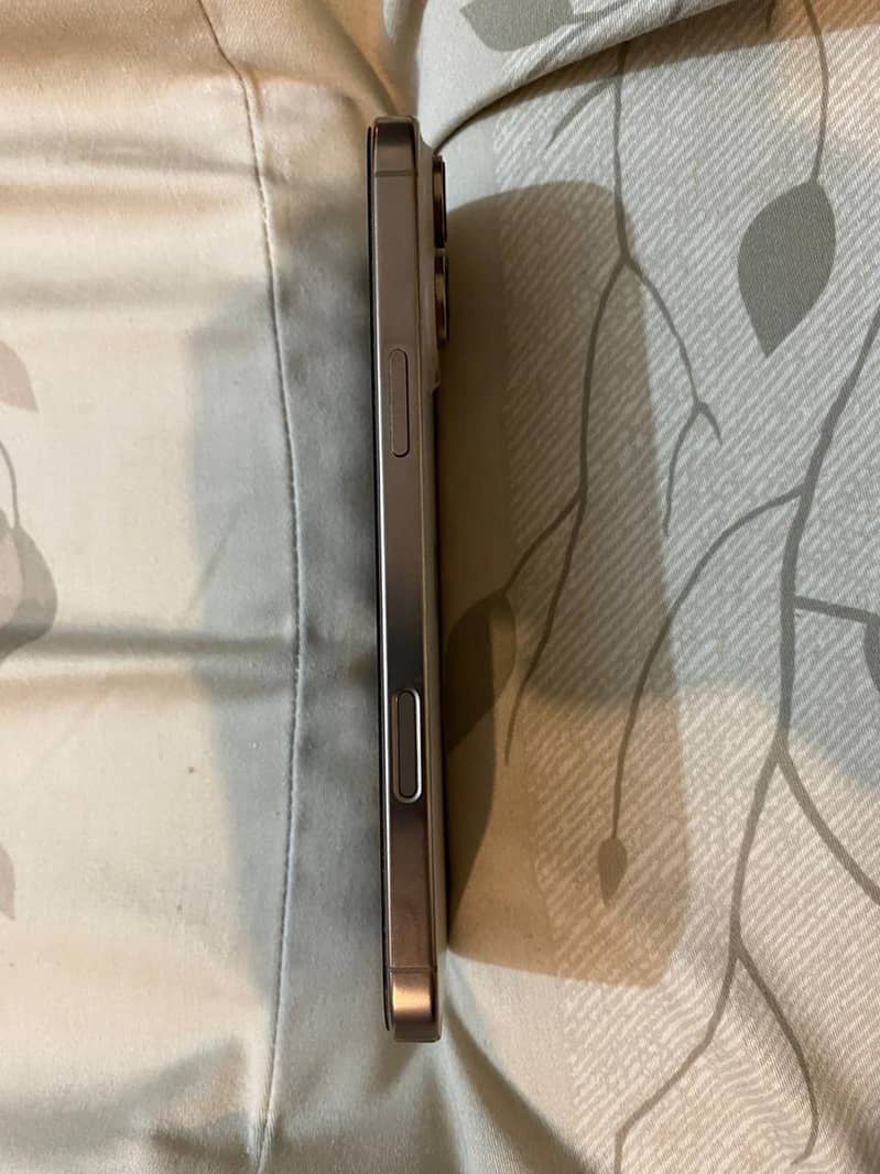 Apple iPhone 16 Pro Max 5