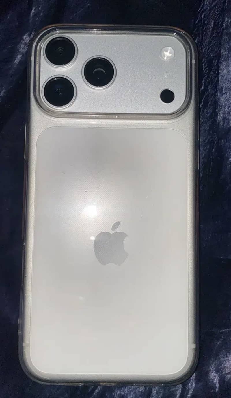 Apple iPhone 17 Pro Max 1