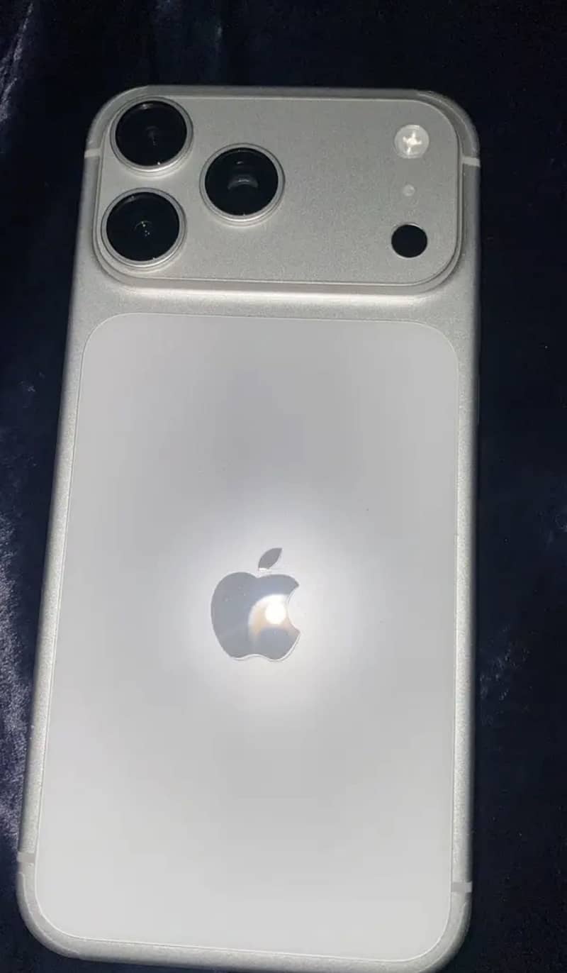 Apple iPhone 17 Pro Max 3