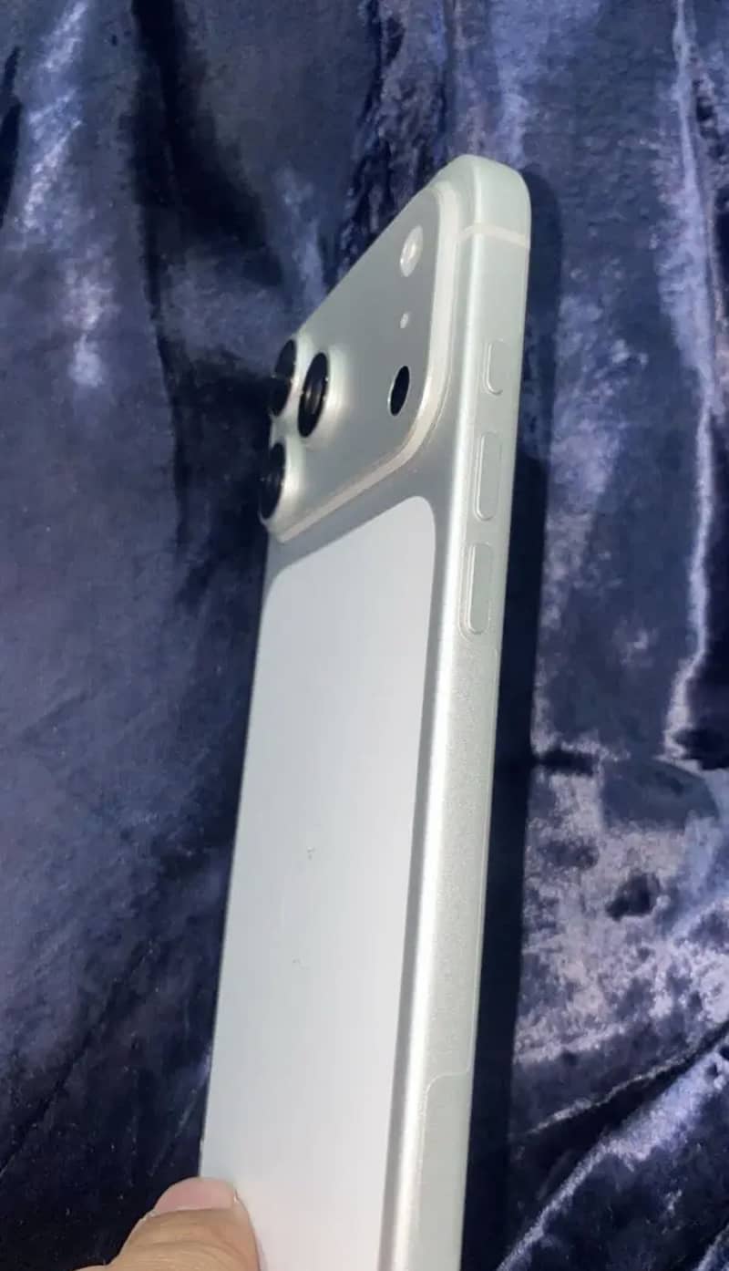 Apple iPhone 17 Pro Max 4