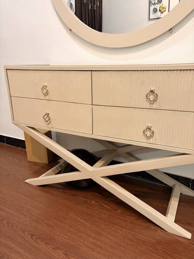 King bed with side tables