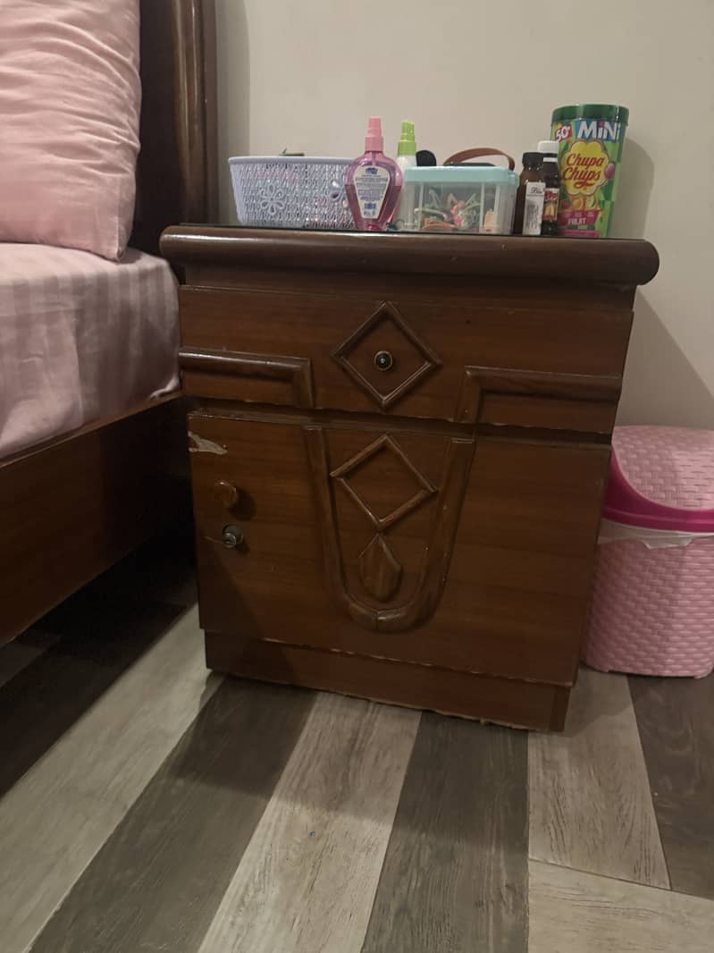 Bed side tables 5