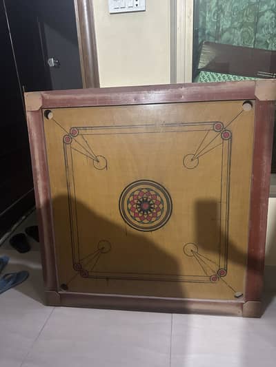 Carrom board