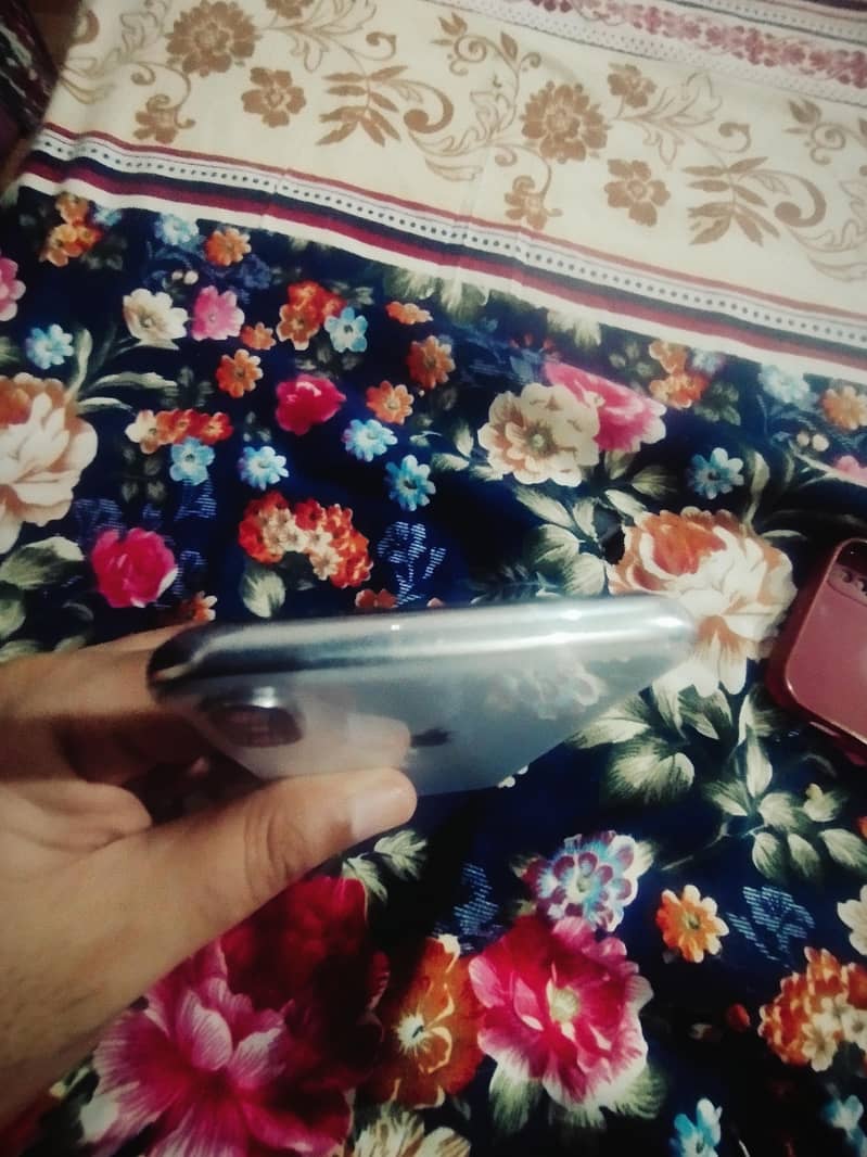 Apple iPhone X 5