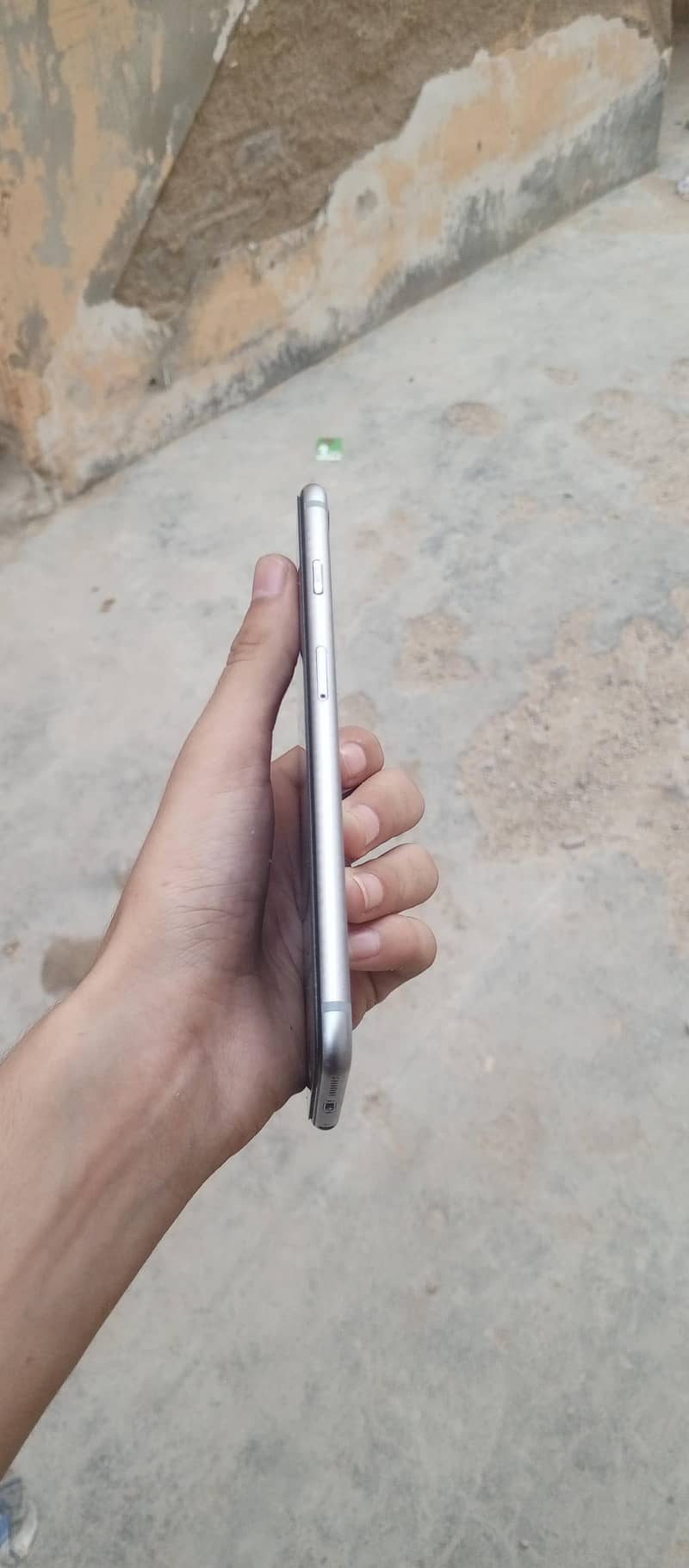 Apple iPhone 6S Plus 2