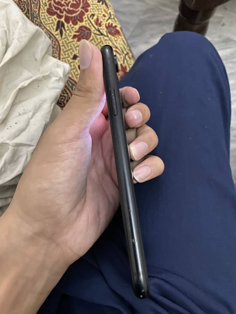 Apple iPhone XR 1