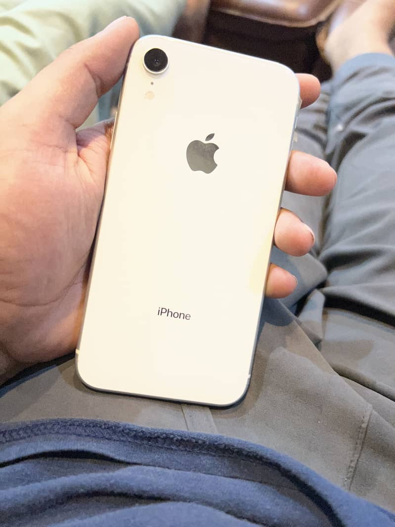 Apple iPhone XR 1