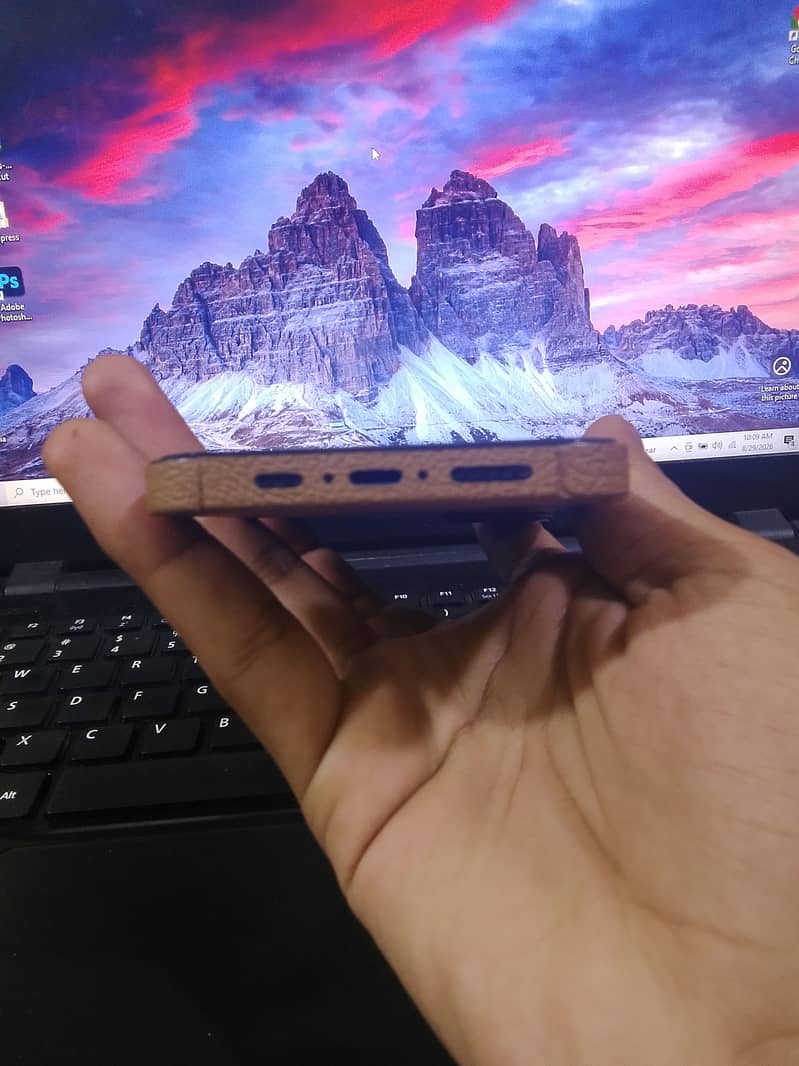 Apple iPhone 13 1