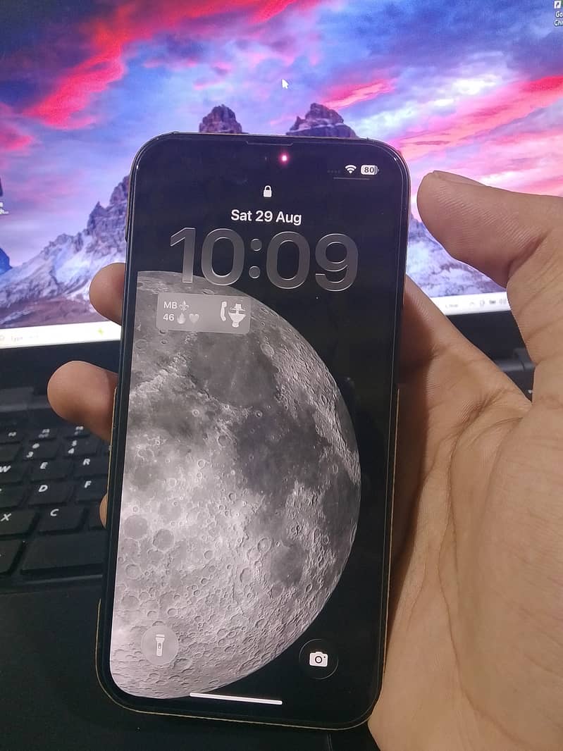 Apple iPhone 13 5