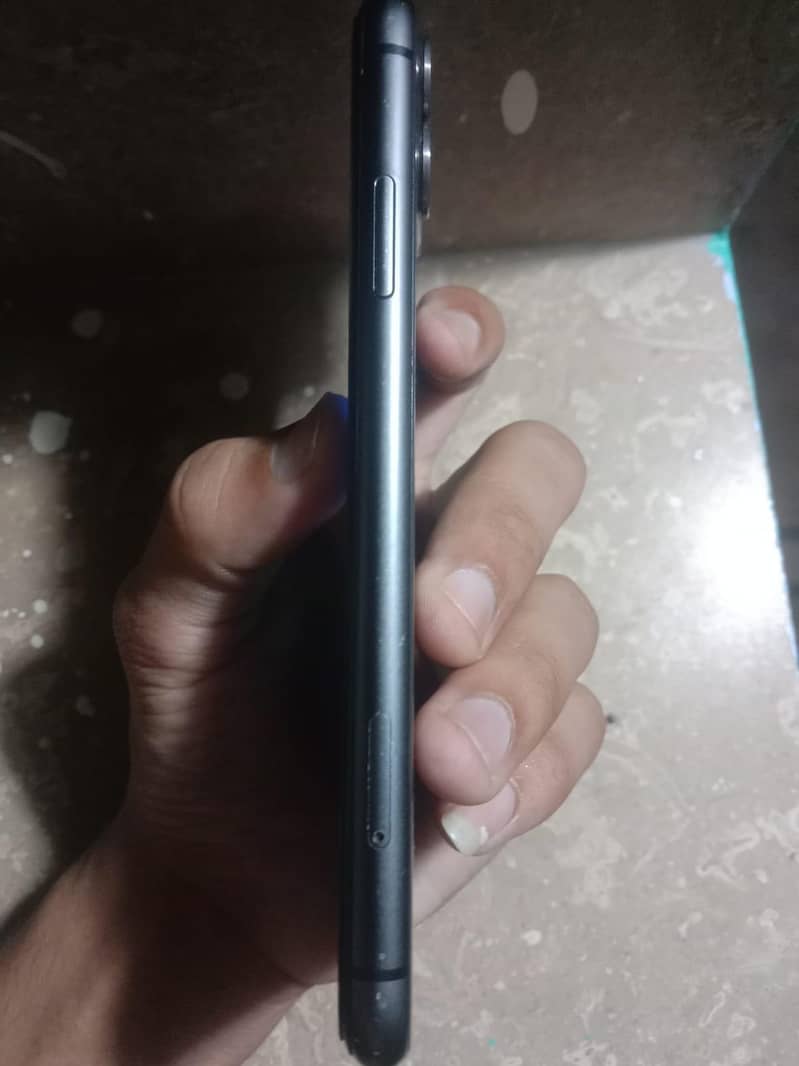 Apple iPhone 11 3