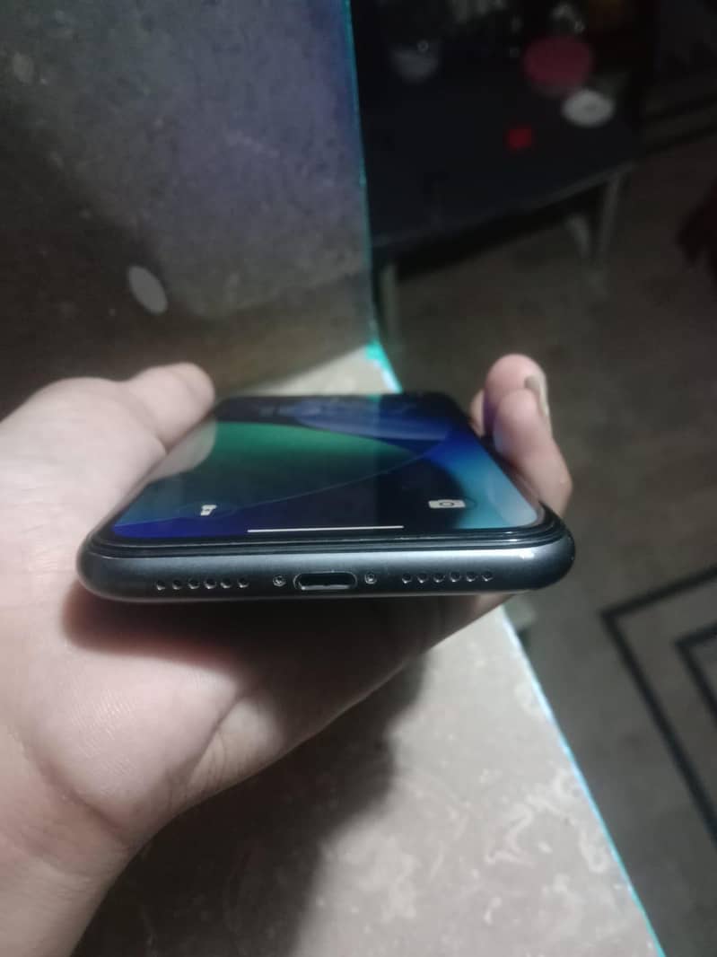 Apple iPhone 11 4