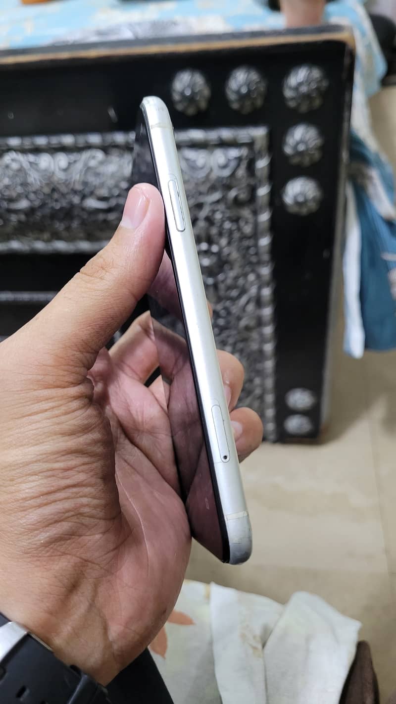 Apple iPhone XR 6