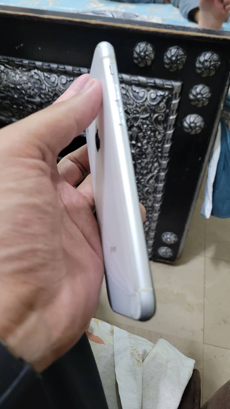 Apple iPhone XR 9