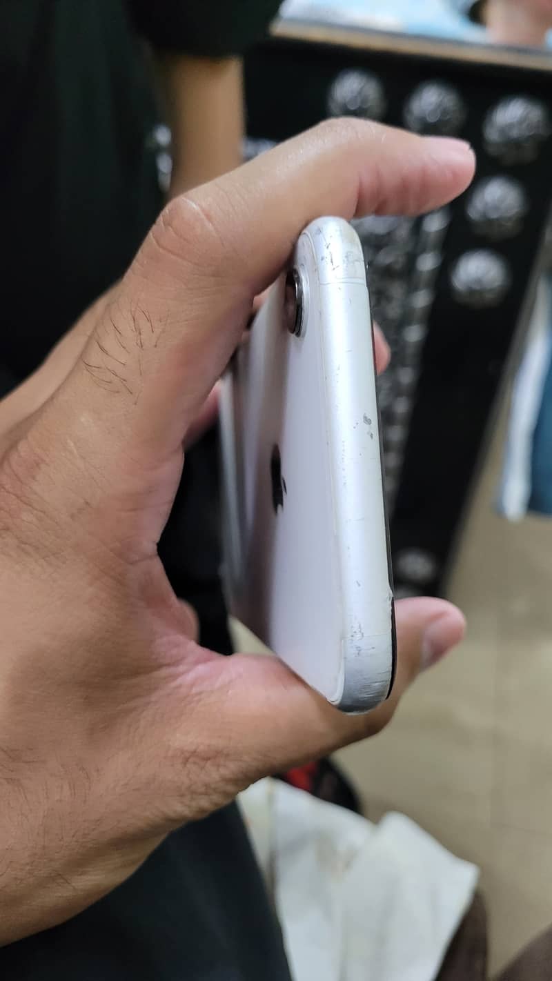 Apple iPhone XR 10