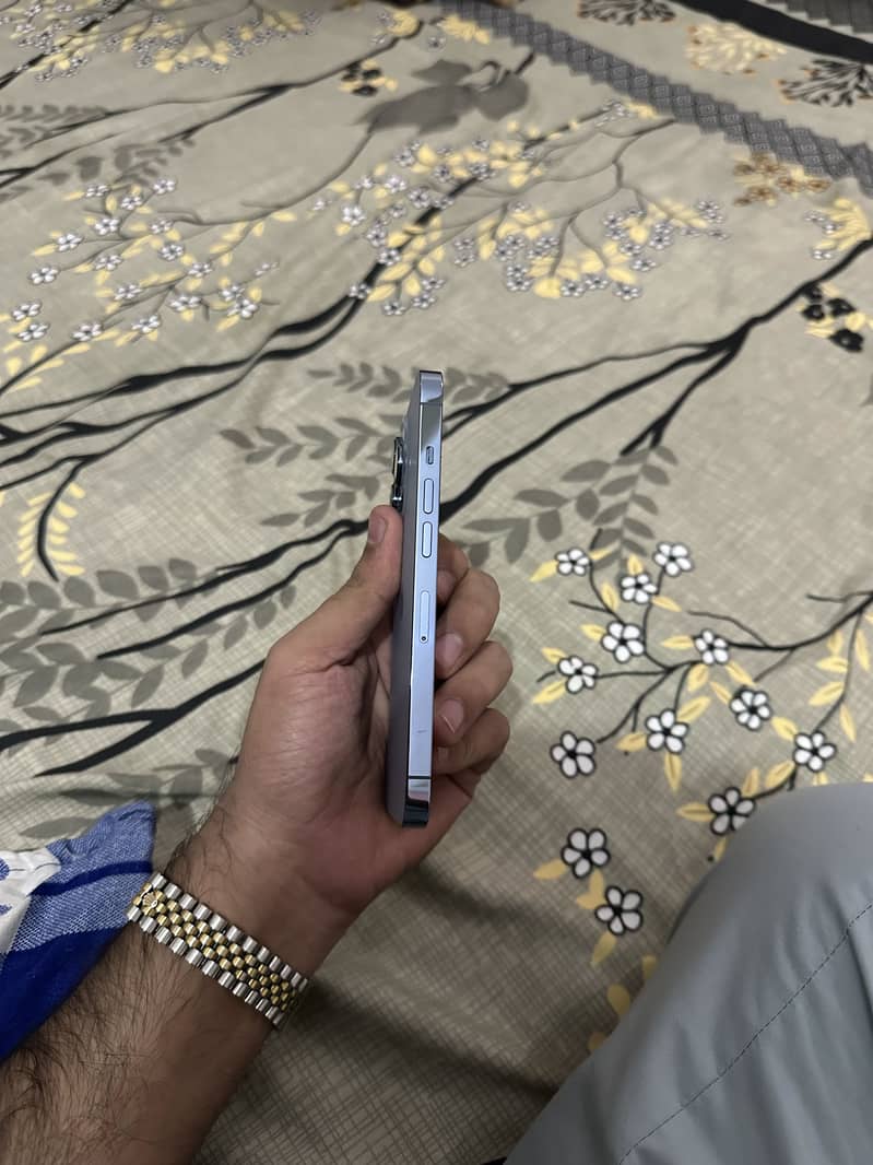 Apple iPhone 13 Pro 1
