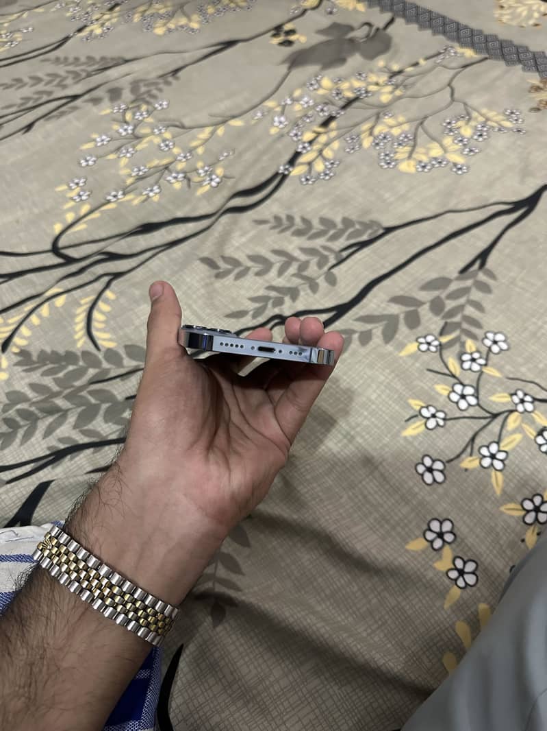 Apple iPhone 13 Pro 4