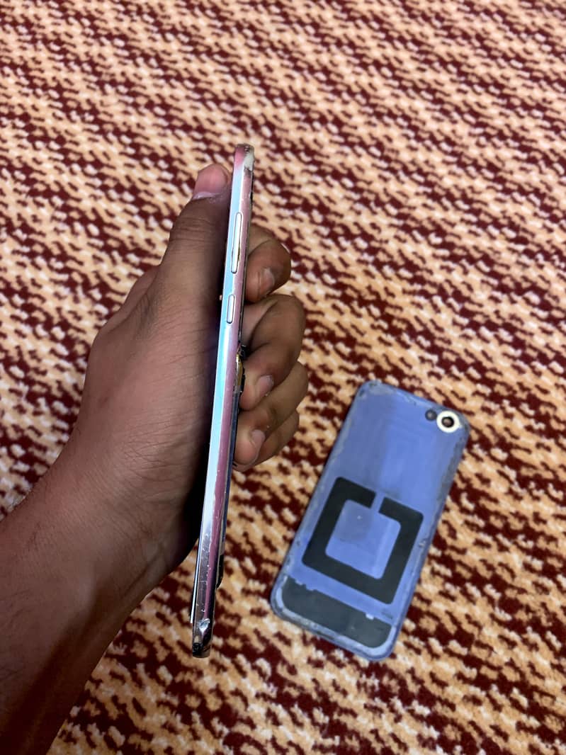 Sharp Aquos r1 3