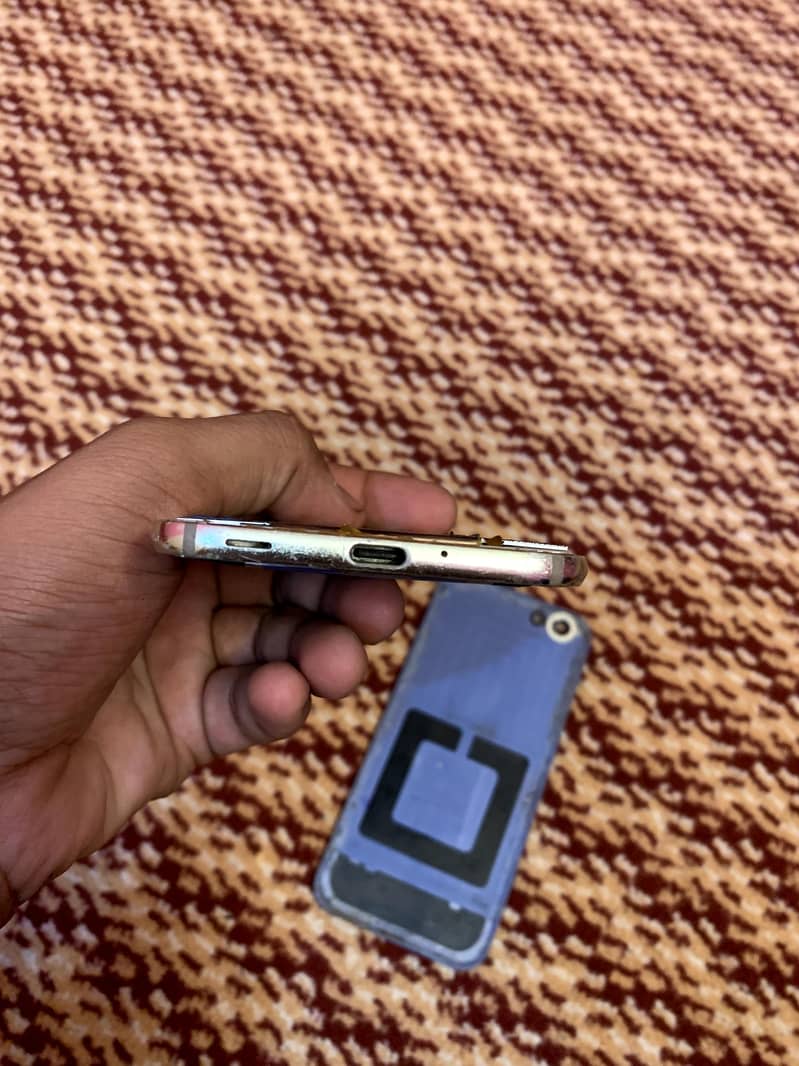 Sharp Aquos r1 4