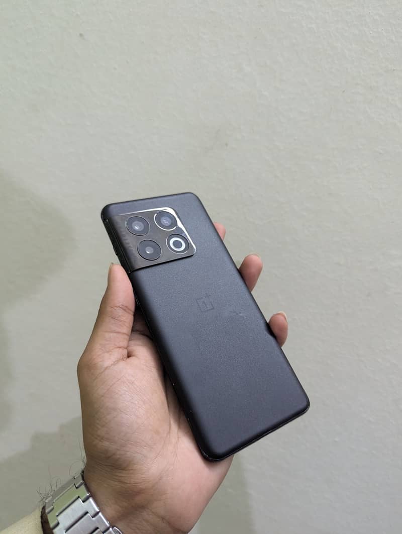 One Plus 10 Pro 1
