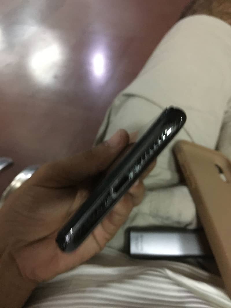 Apple iPhone X 4