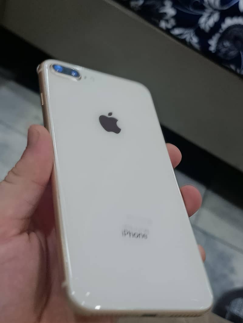 Apple iPhone 8 Plus 1