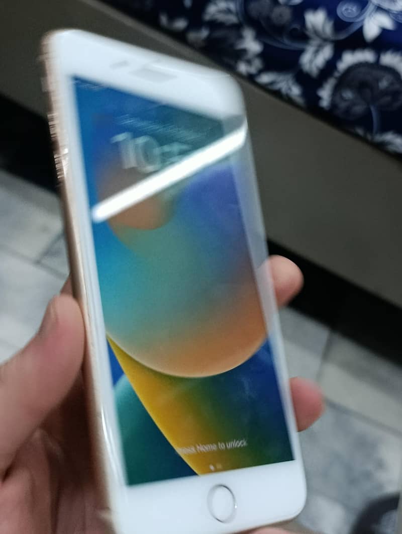 Apple iPhone 8 Plus 4