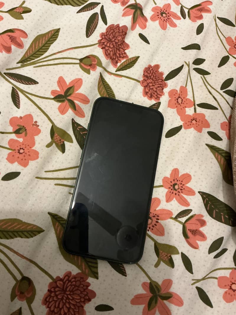 Apple iPhone 13 5
