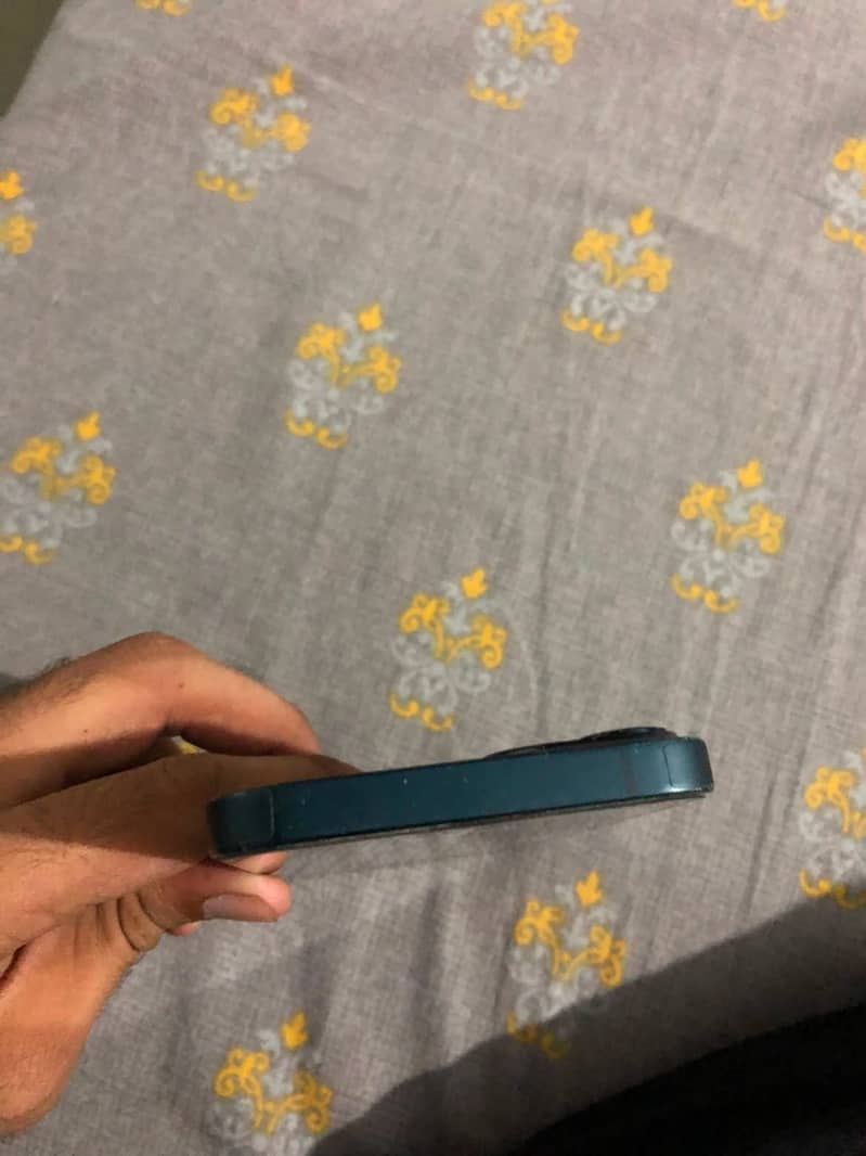 Apple iPhone 13 1