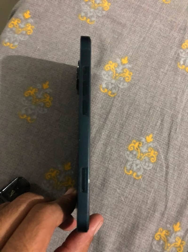 Apple iPhone 13 2
