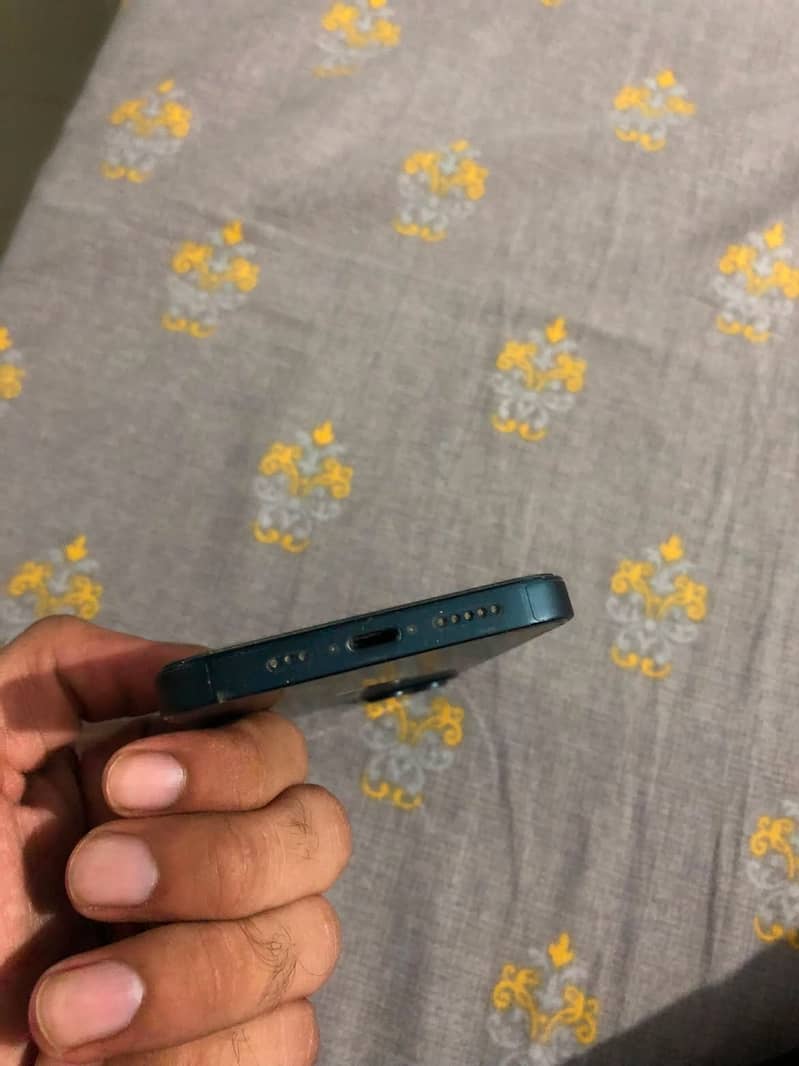 Apple iPhone 13 5