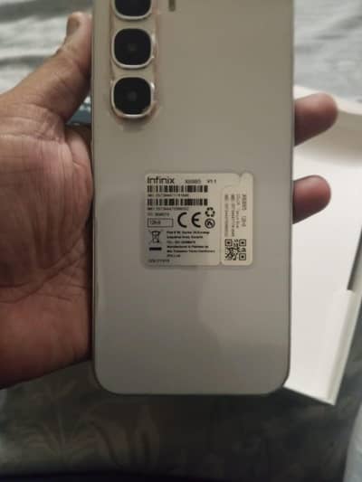Infinix Hot 60 Pro 8/128 condtion just like new 10/10 in weranty