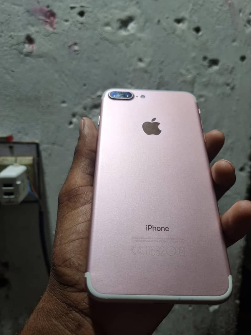 Apple iPhone 7 Plus 0