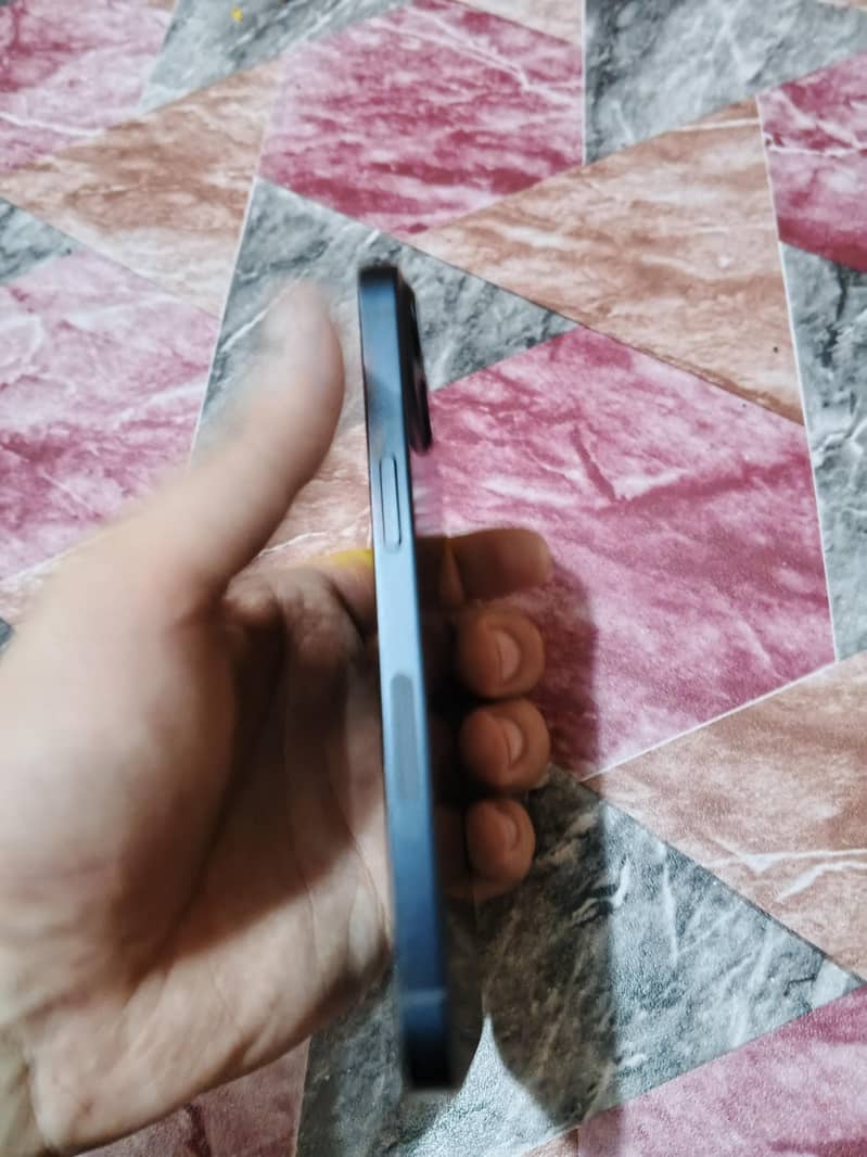Apple iPhone 13 1