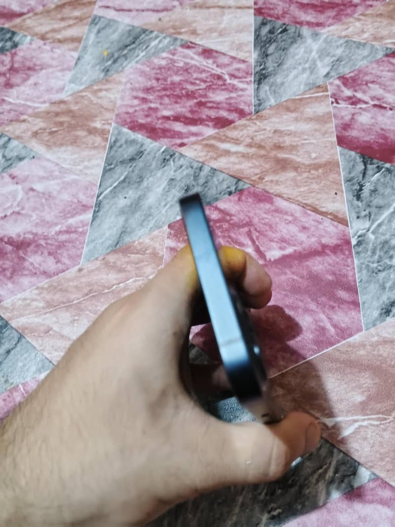 Apple iPhone 13 3