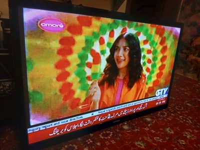 ORIGNAL SAMSUNG LCD PLAZMA 43 INCHES WITH WALL MOUNT