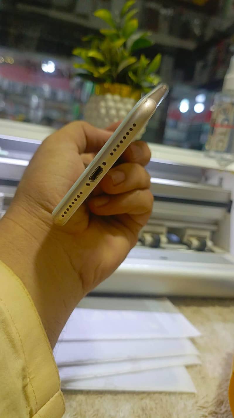 Apple iPhone 7 Plus 3