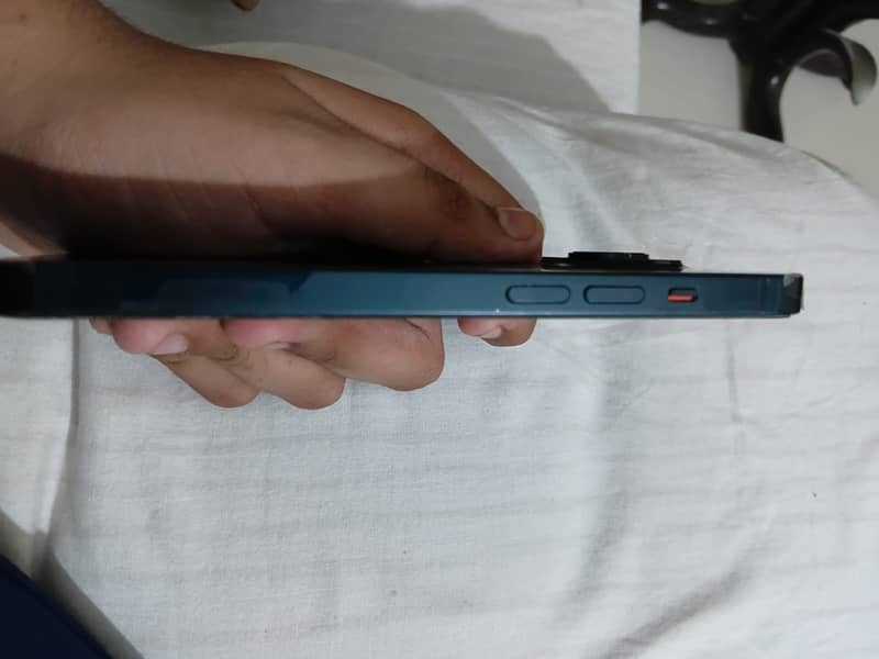 Apple iPhone 14 3