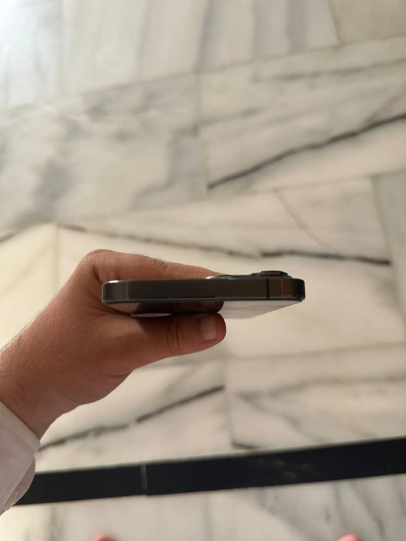 Apple iPhone 13 Pro Max 2