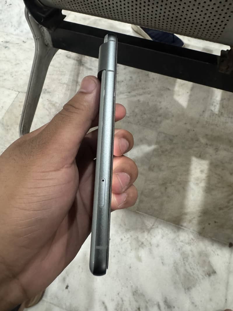 Google Pixel 8 4