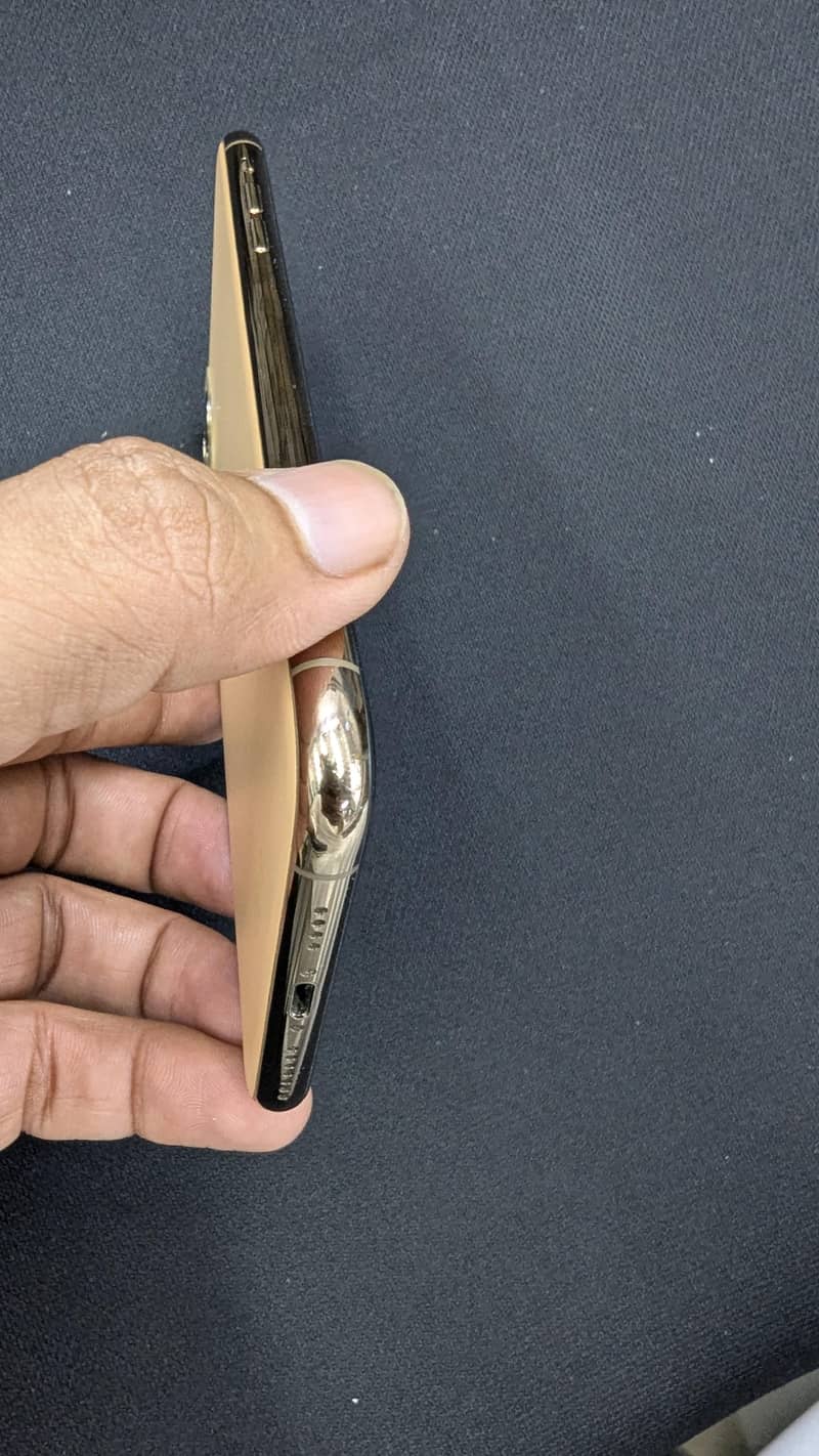 Apple iPhone 11 Pro Max 2