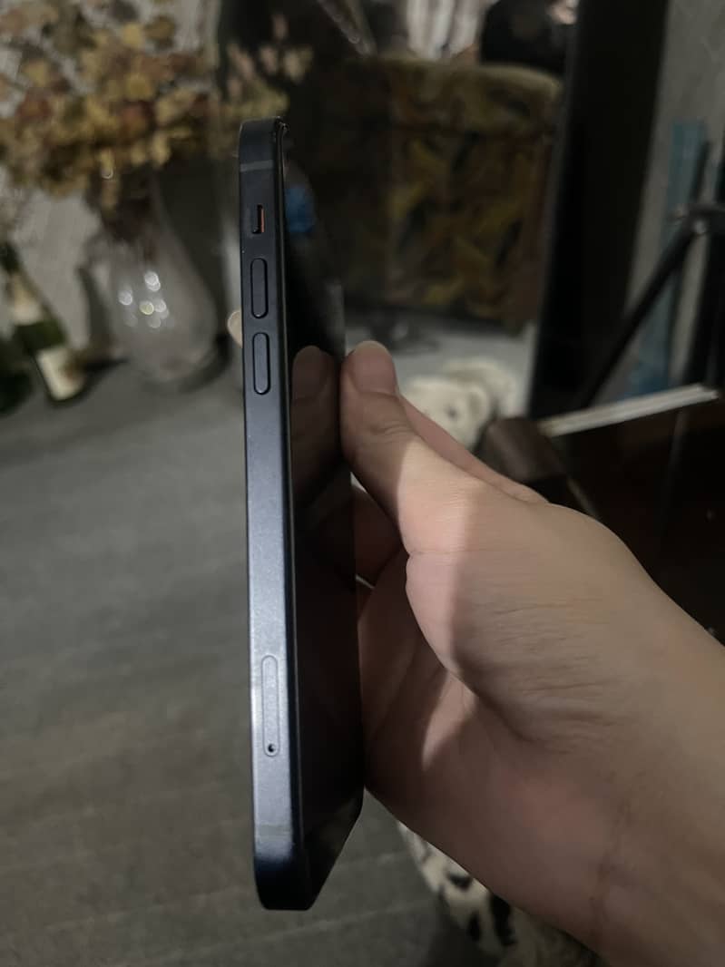 Apple iPhone 12 4