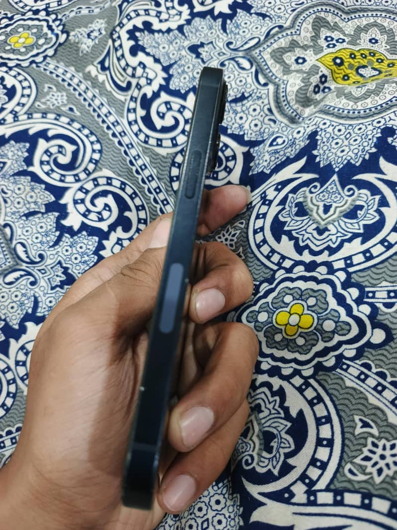 Apple iPhone 13 3