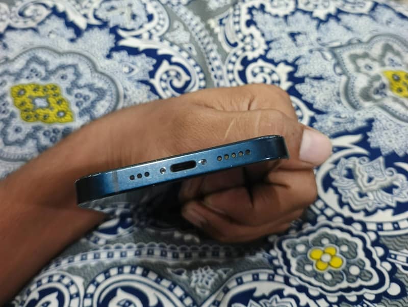 Apple iPhone 13 4