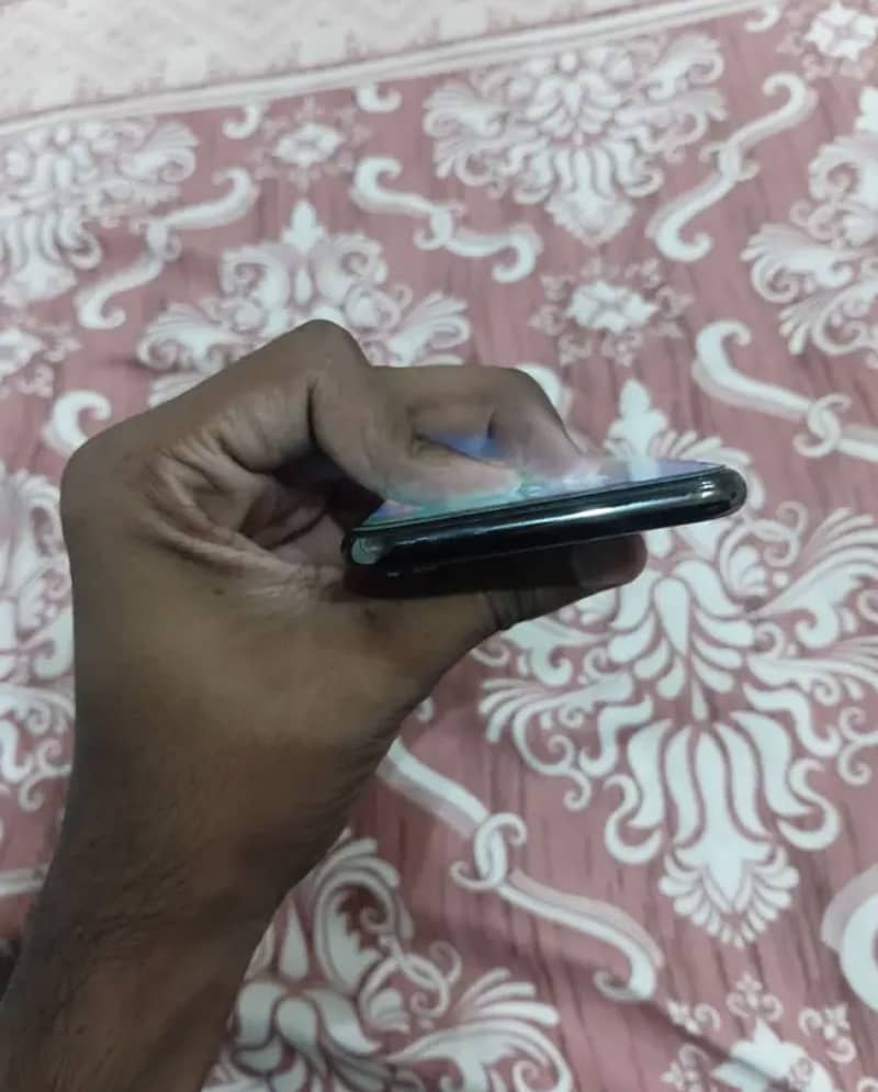 Apple iPhone X 4