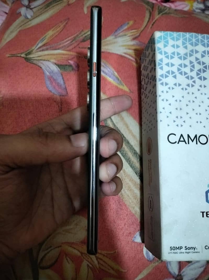 Tecno CAMON 40 Pro 1