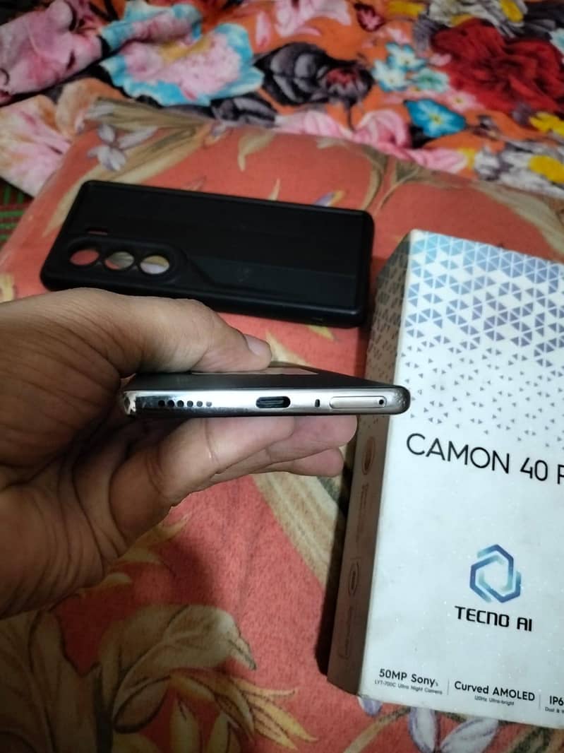 Tecno CAMON 40 Pro 4