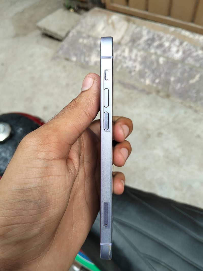 Apple iPhone 12 2