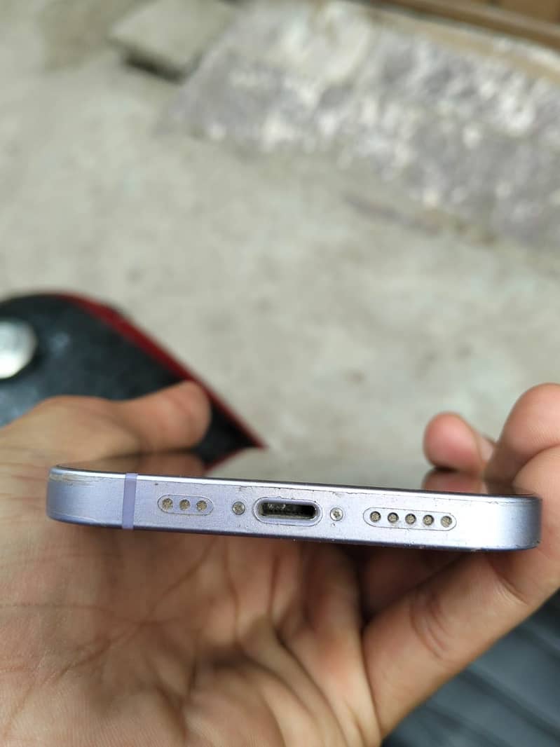 Apple iPhone 12 4